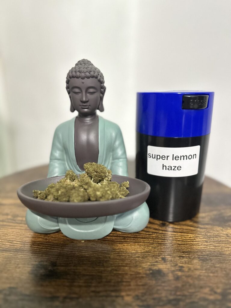 Boutique CBD'eau Villerscotterets - Fleurs de CBD" "Variétés de fleurs de CBD en vente super lemon haze