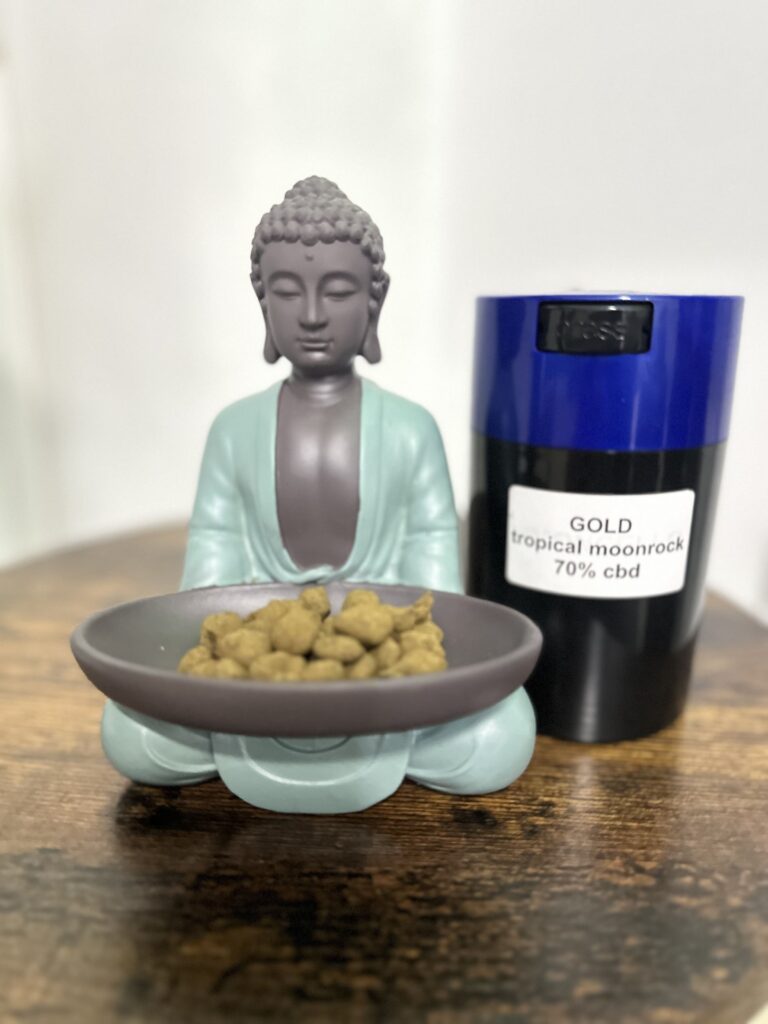 Boutique CBD'eau Villerscotterets - Fleurs de CBD" "Variétés de fleurs de CBD en vente moonrock